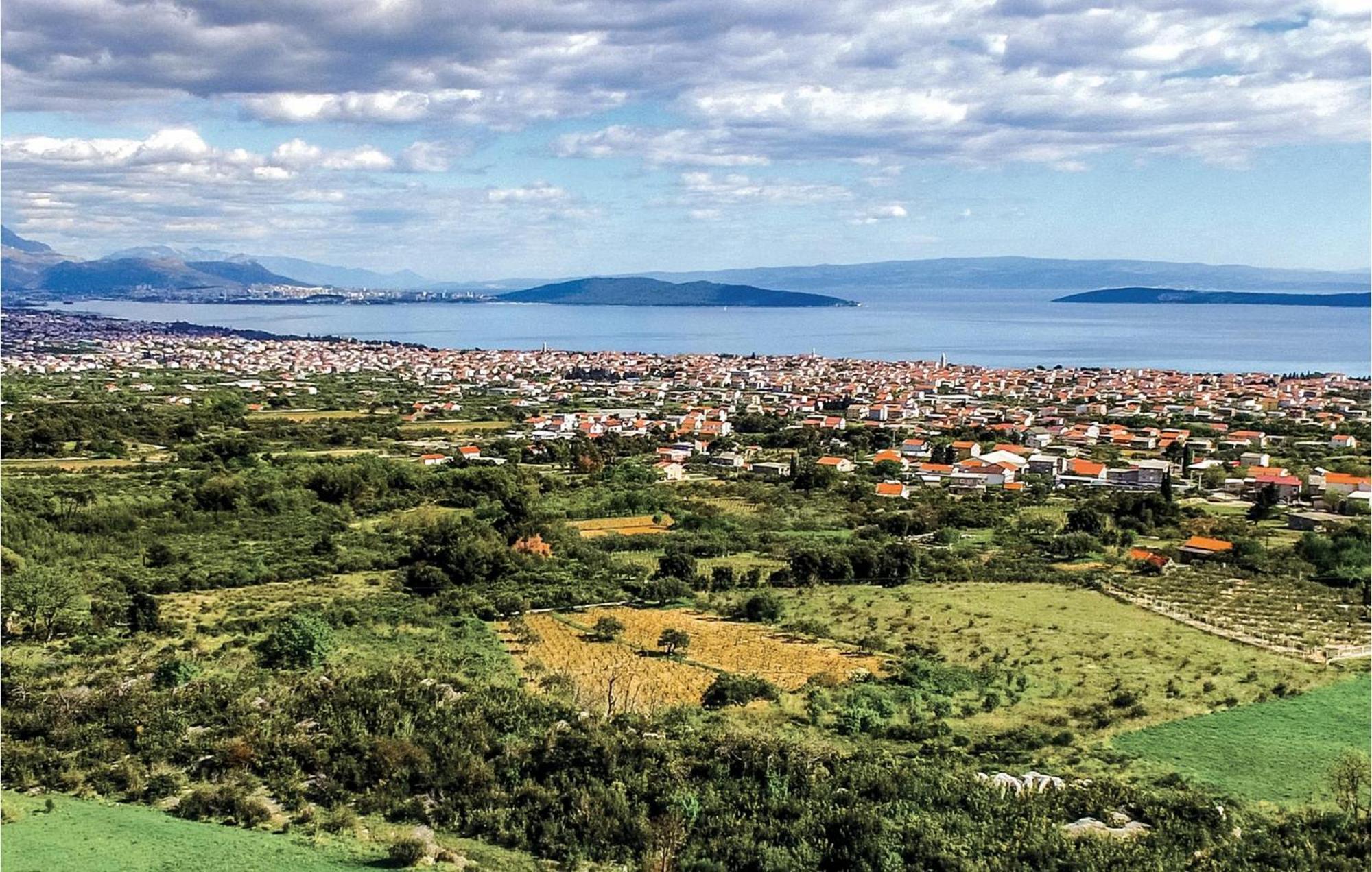 Amazing Apartment In Kastel Novi With Wifi Kaštela Kültér fotó